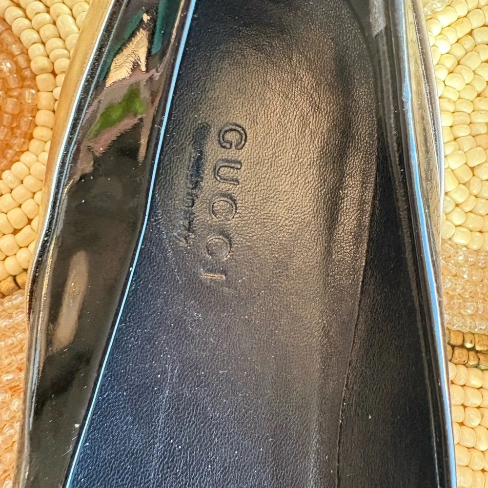 Gucci Women's Black Flats with Gold Detailing - Picture 2 of 5